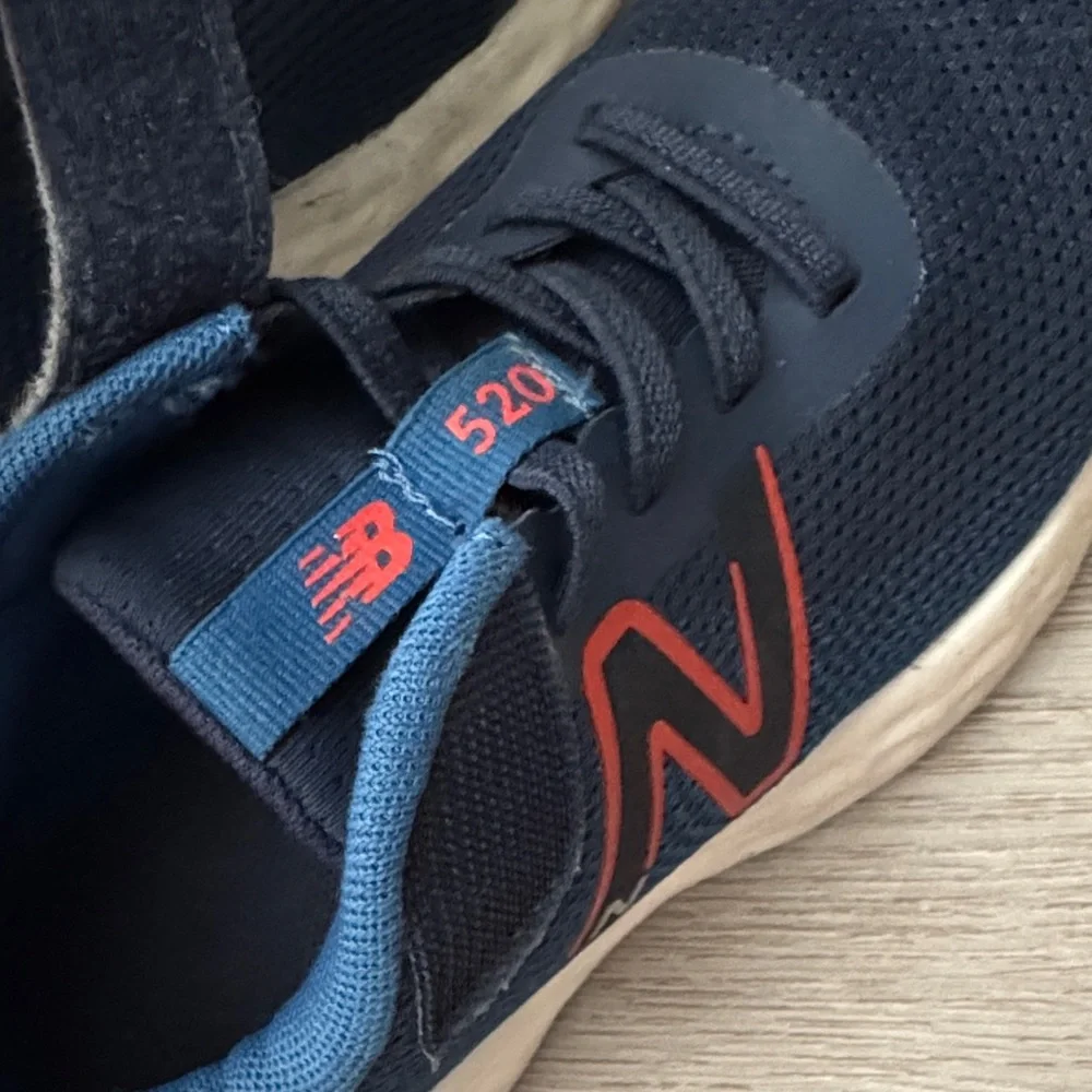 New Balance 520 - Picture 6 of 6